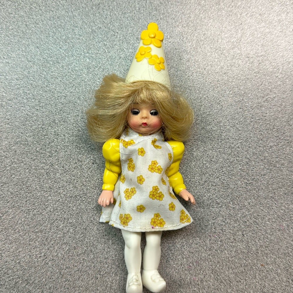 2007 Daisy Munchkin #7 McDonald's Series 1 Madame Alexander Wizard of Oz